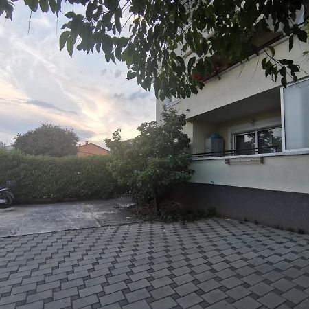 Nice Sunny Apartment Pula Bagian luar foto