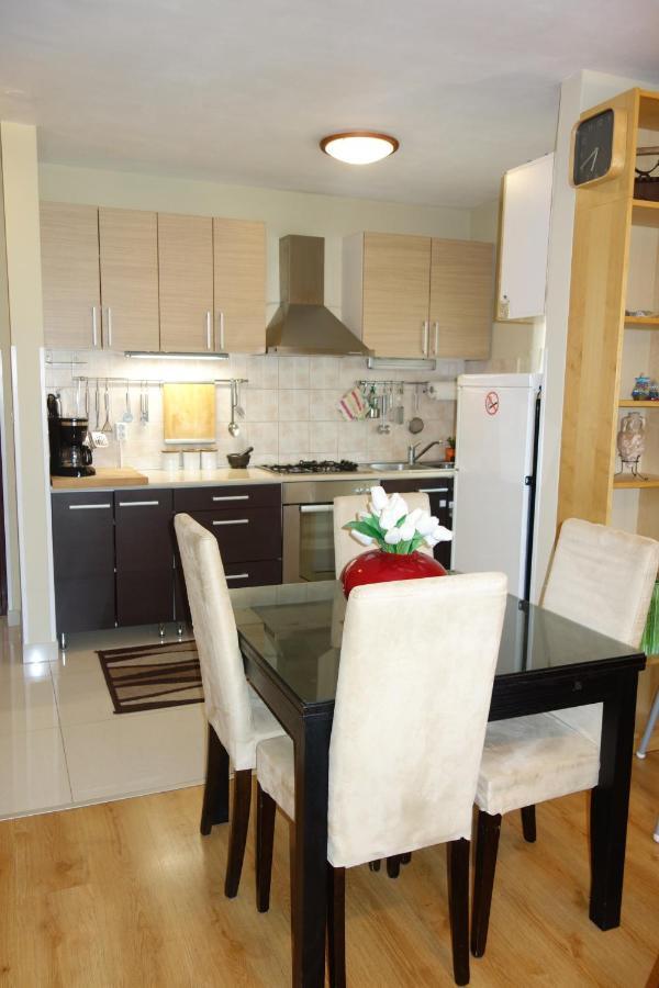 Nice Sunny Apartment Pula Bagian luar foto