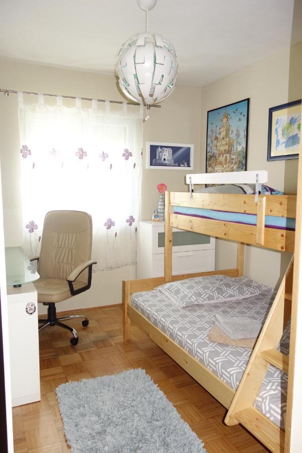 Nice Sunny Apartment Pula Bagian luar foto