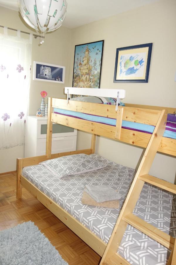 Nice Sunny Apartment Pula Bagian luar foto