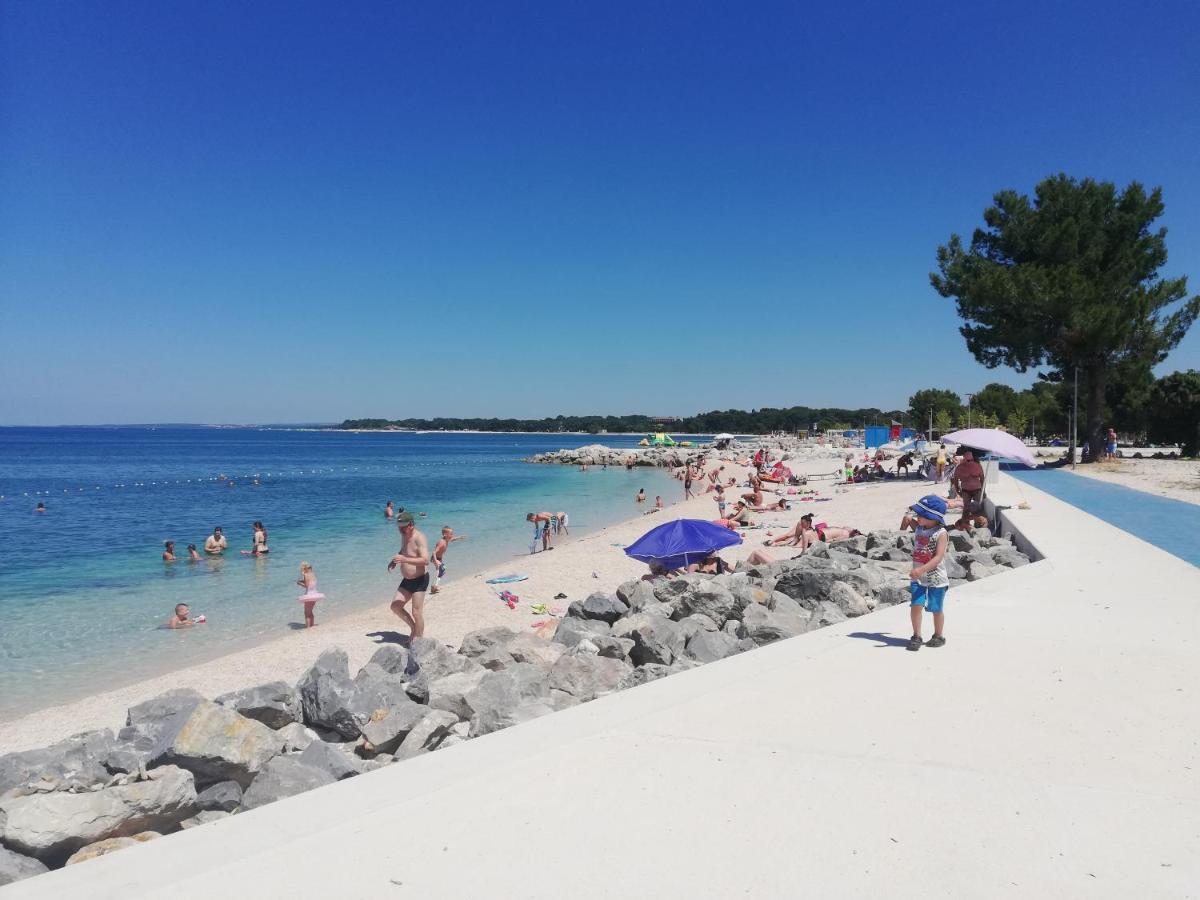 Nice Sunny Apartment Pula Bagian luar foto