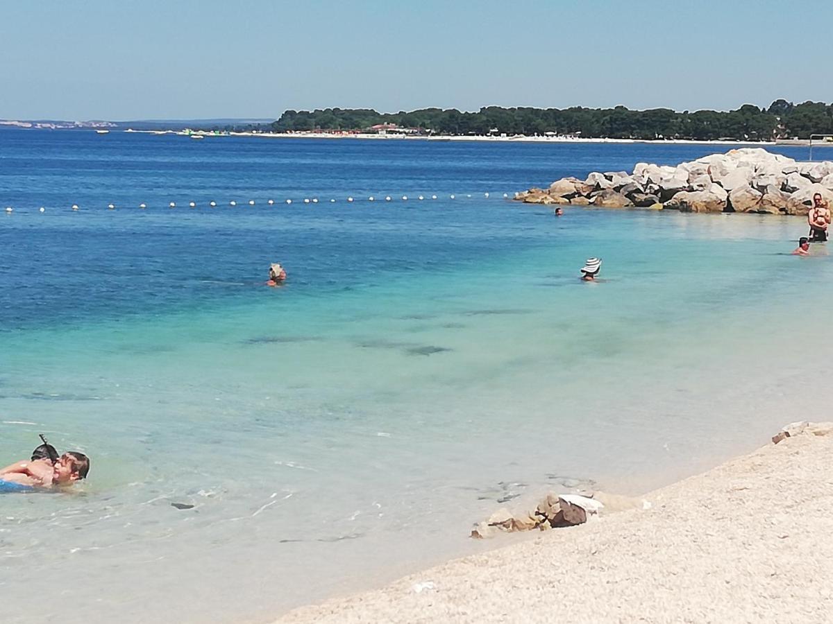 Nice Sunny Apartment Pula Bagian luar foto